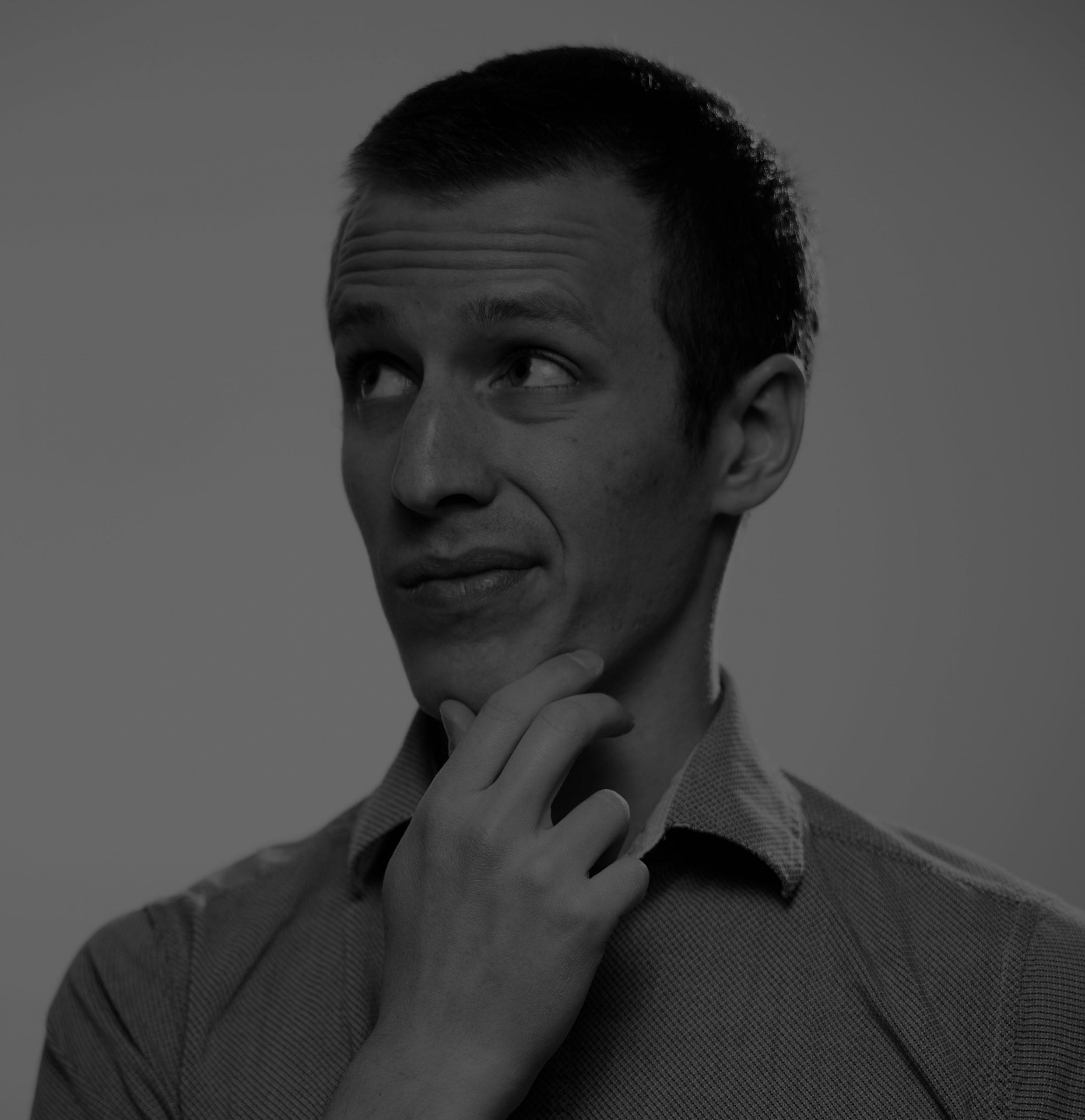 Man thinking about how Generative Engine Optimization works and how to measure GEO using AI visibility, citations, Share of Answer and buyer journey metrics.